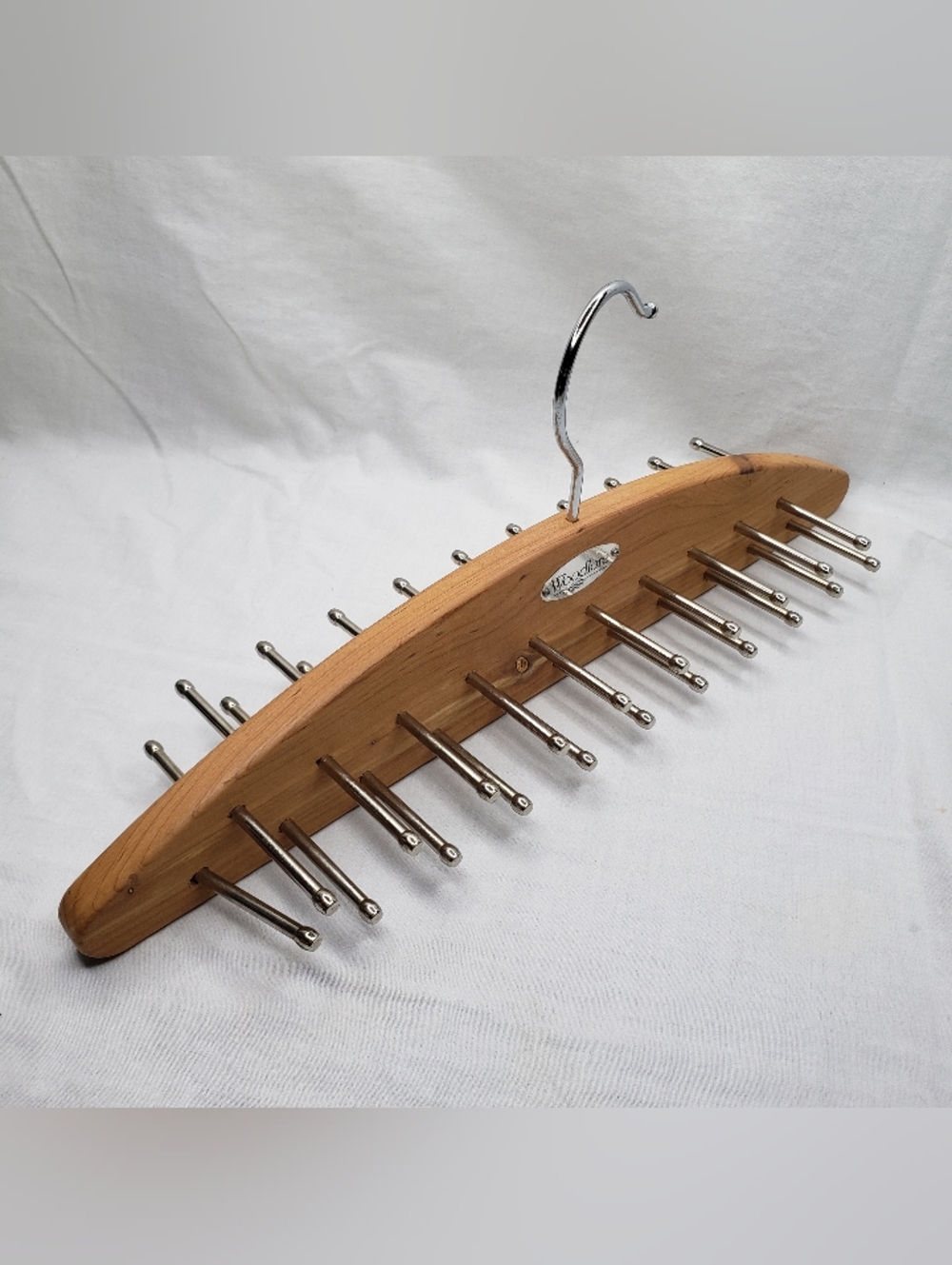 Woodlore Cedar Hanging Tie Organizer With Hanger 42 Staggered Metal Pegs